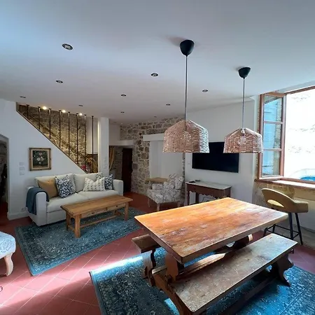 Authentic Maison In Old Town