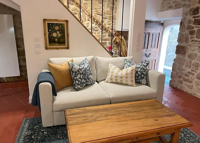 Dom wakacyjny Authentic Maison In Old Town